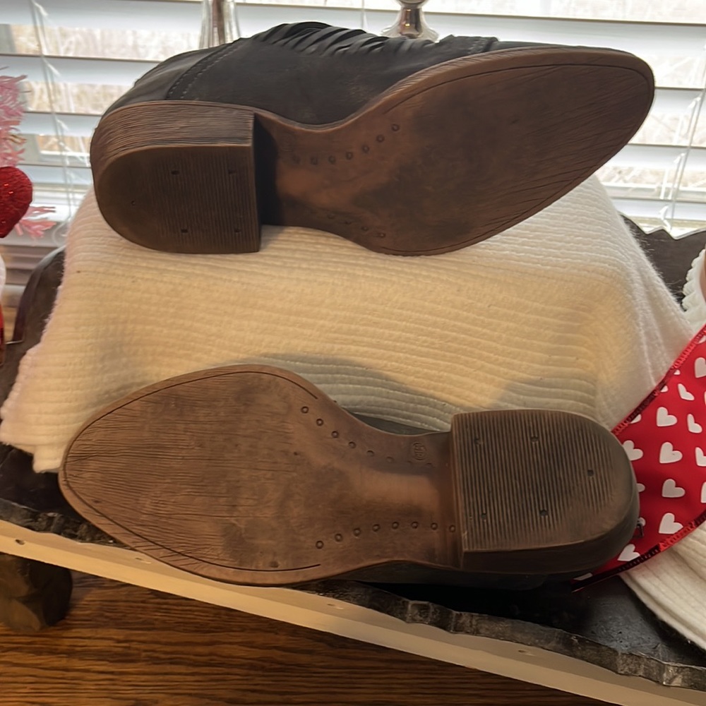Matisse
Coconuts Gray Low Booties - Women's size 8.5 - Picture 4 of 5